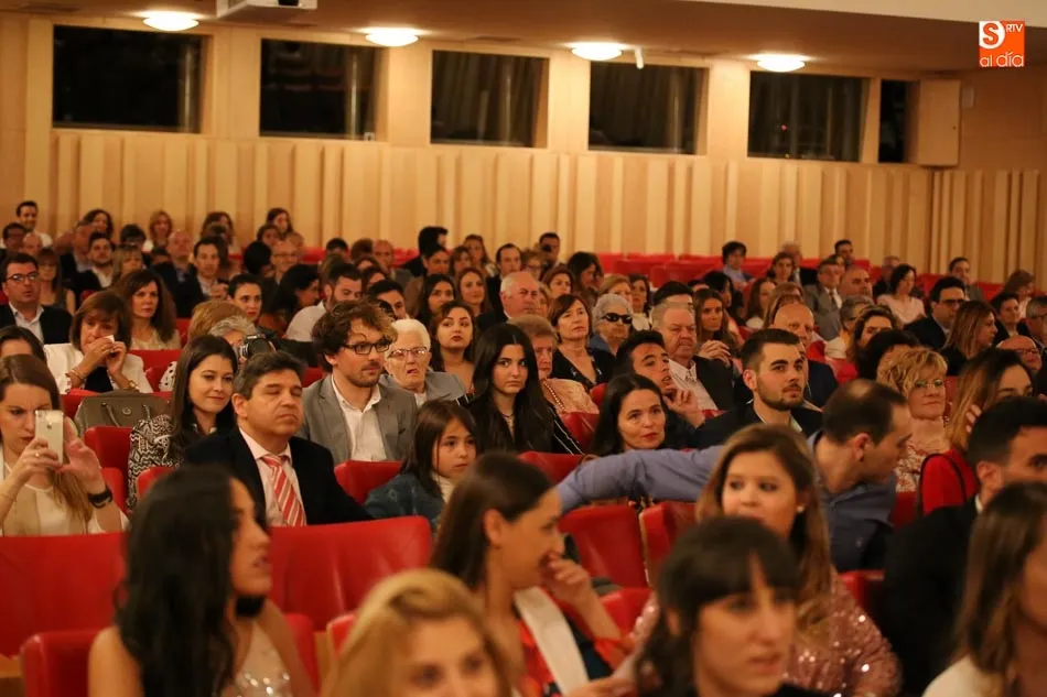 Foto 8 - Imposici&oacute;n de becas a los alumnos del Grado de Odontolog&iacute;a