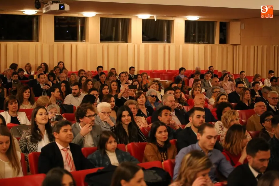Foto 4 - Imposici&oacute;n de becas a los alumnos del Grado de Odontolog&iacute;a