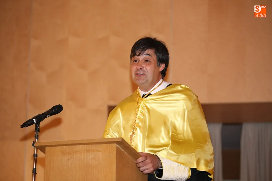 Foto 3 - Imposici&oacute;n de becas a los alumnos del Grado de Odontolog&iacute;a