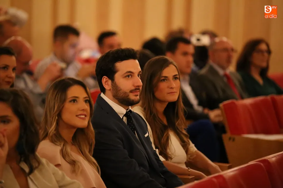 Foto 2 - Imposici&oacute;n de becas a los alumnos del Grado de Odontolog&iacute;a