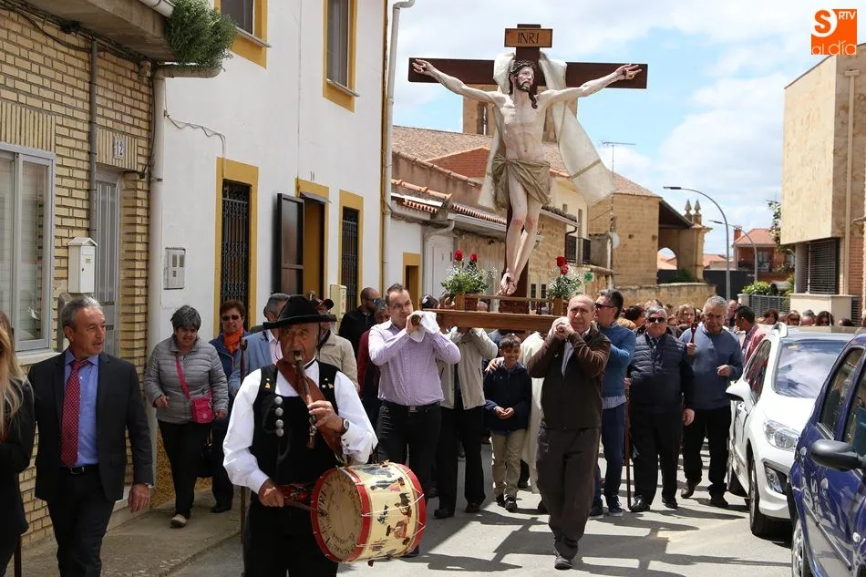 Decenas de vecinos se sumaron a la procesión