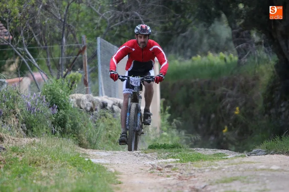 Foto 4 - Carlos Otero y Natalia Huertas ganan la III BTT Entresierras