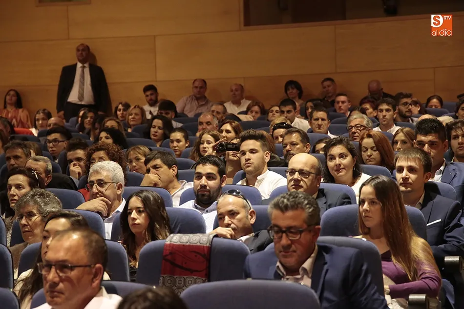 Foto 11 - Los alumnos de Econom&iacute;a celebran su fiesta de graduaci&oacute;n