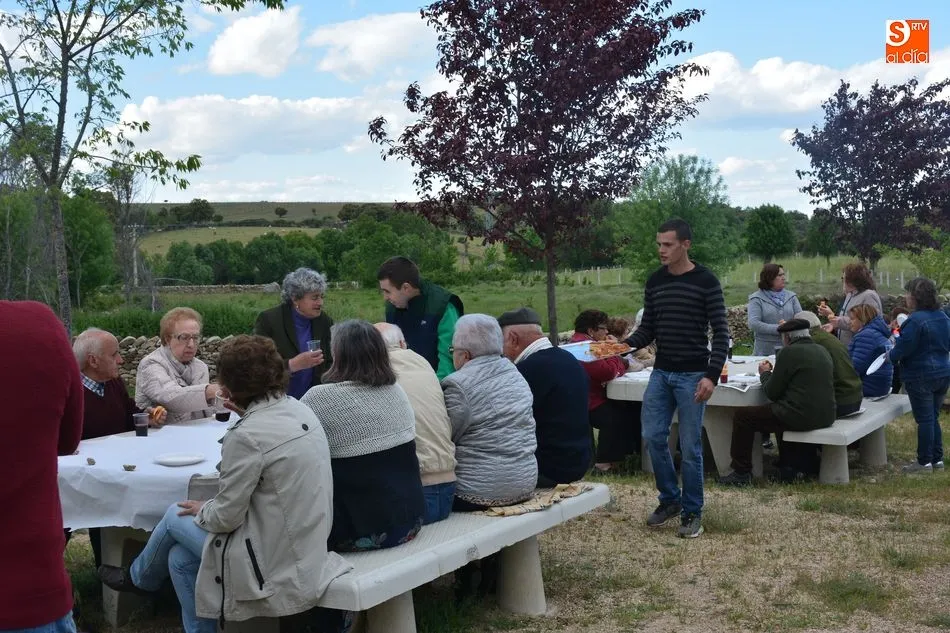 Foto 11 - Los hombres del campo homenajean a San Isidro arropados por todo el pueblo  