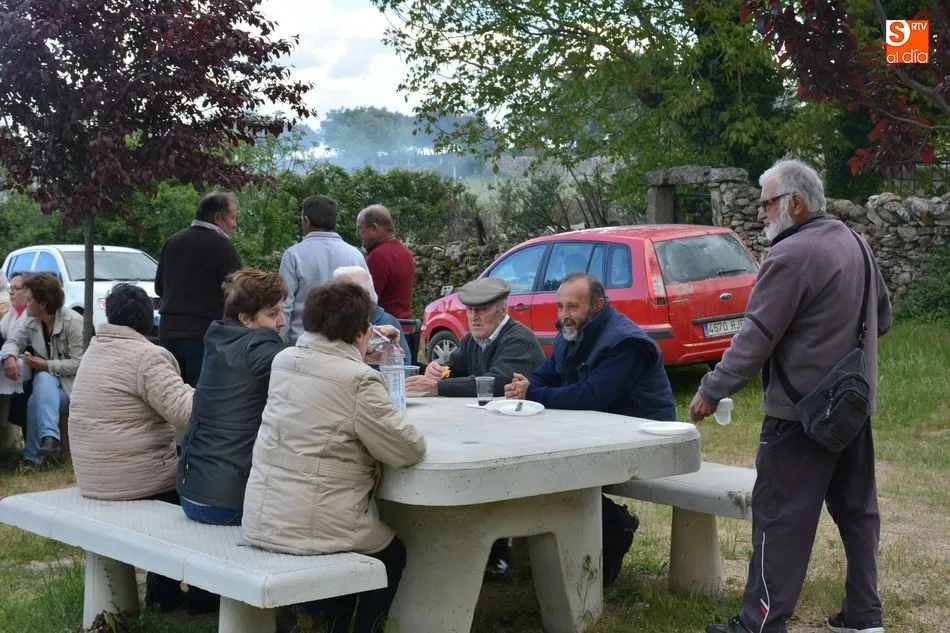 Foto 9 - Los hombres del campo homenajean a San Isidro arropados por todo el pueblo  
