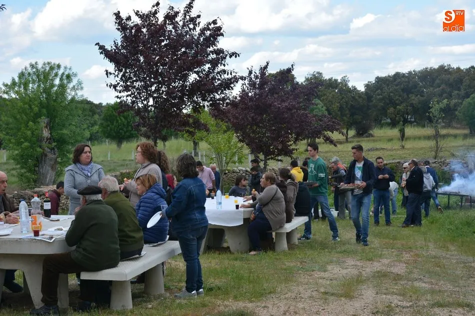 Foto 10 - Los hombres del campo homenajean a San Isidro arropados por todo el pueblo  