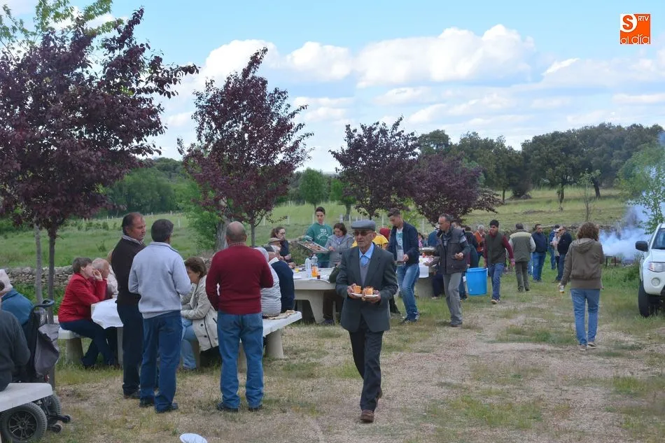 Foto 5 - Los hombres del campo homenajean a San Isidro arropados por todo el pueblo  