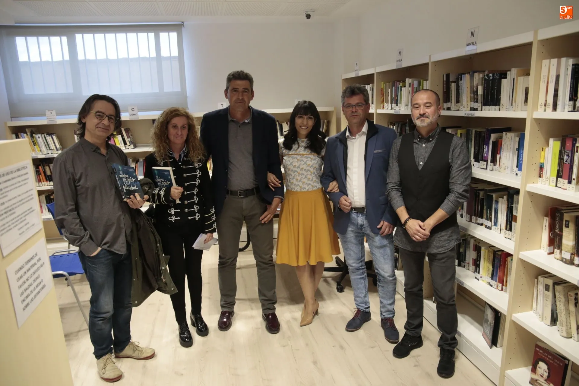 Organizadores de la jornada con la escritora salmantina María Jeunet / Fotos: Alejandro López