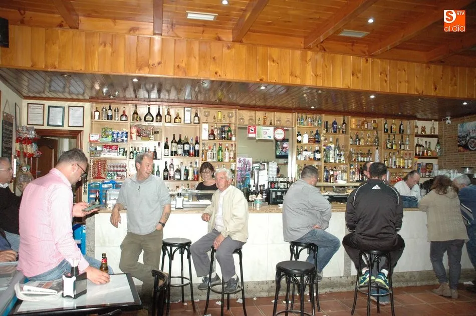 Foto 4 - Los vecinos de Cip&eacute;rez disfrutan del pintxo-pote  