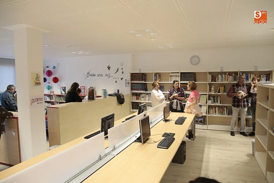 Foto 6 - Mar&iacute;a Jeunet participa en la inauguraci&oacute;n de la biblioteca de Do&ntilde;inos  