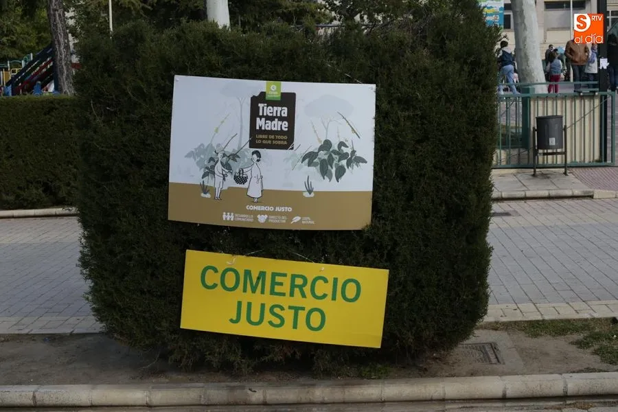 Foto 3 - Oxfam Interm&oacute;n acerca su mercado de productos desfavorecidos por el D&iacute;a Mundial del Comercio...