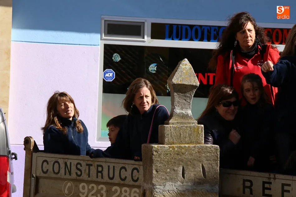 Foto 6 - La tradicional Romer&iacute;a del Ramo honra a su patrona  
