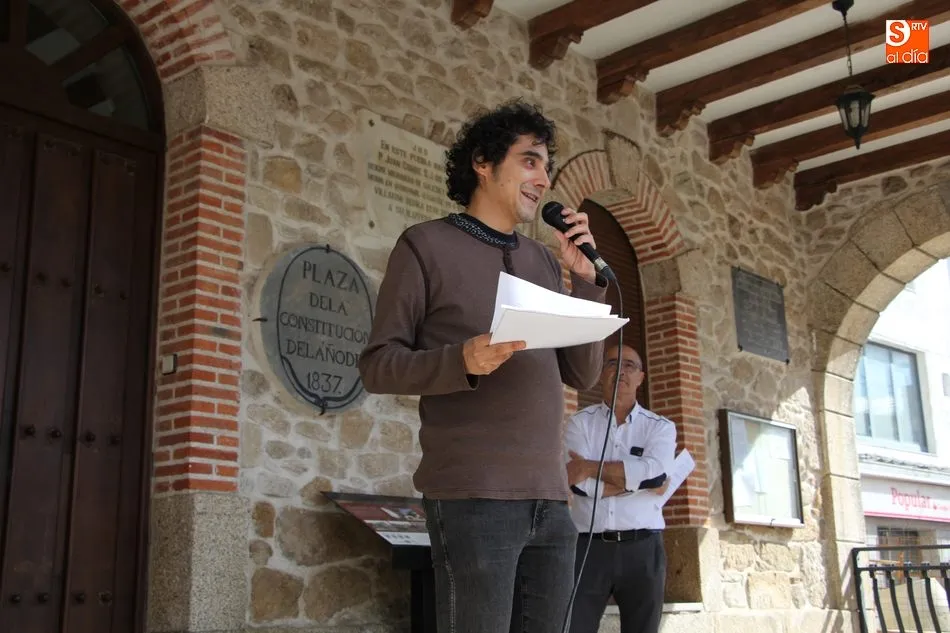 Foto 5 - Villarino homenajea a su poeta Jos&eacute; Miguel Ull&aacute;n  