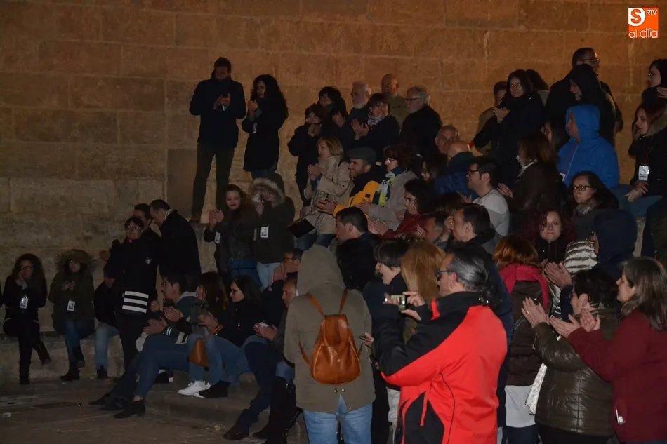 Otro centenar de personas vive una fría noche maldita  