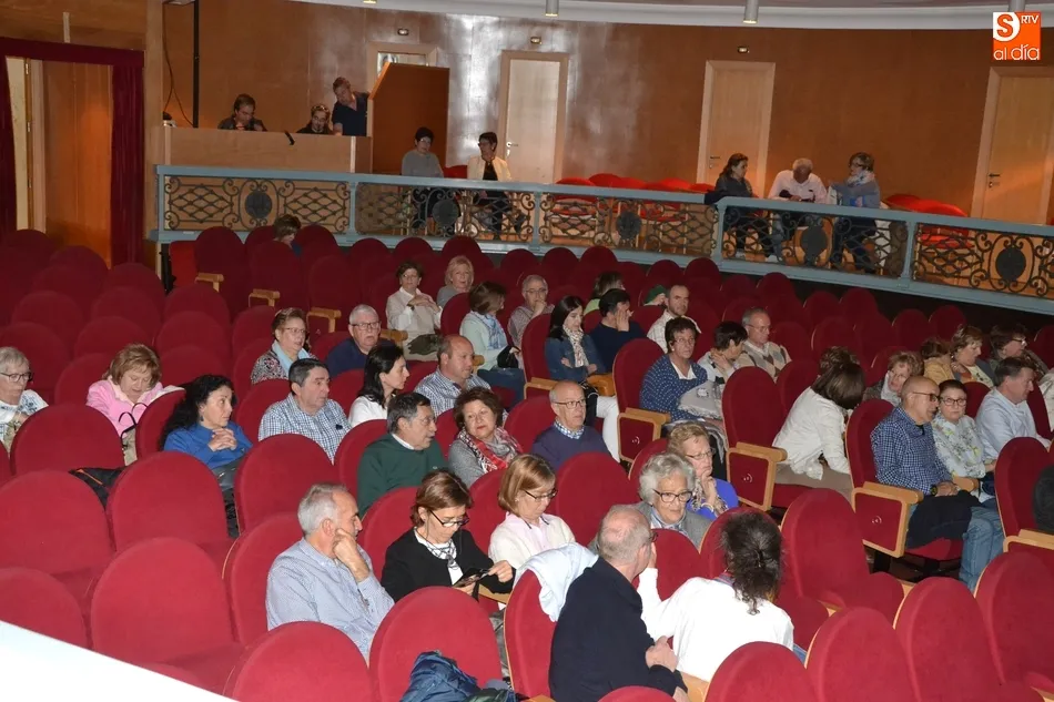Foto 8 - Karlik da a conocer a los mirobrigenses la figura de Mar&iacute;a Zambrano gracias a la danza  