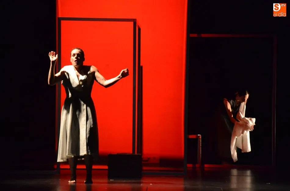 Karlik da a conocer a los mirobrigenses la figura de María Zambrano gracias a la danza  