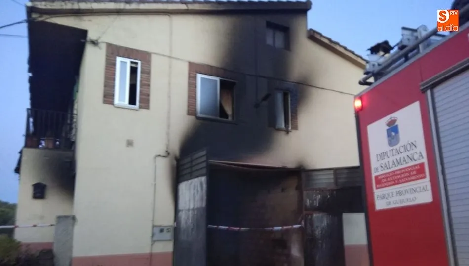 Foto 5 - Muere un bombero mientras trabajaba en la extinci&oacute;n del incendio en una vivienda de Colmenar de...