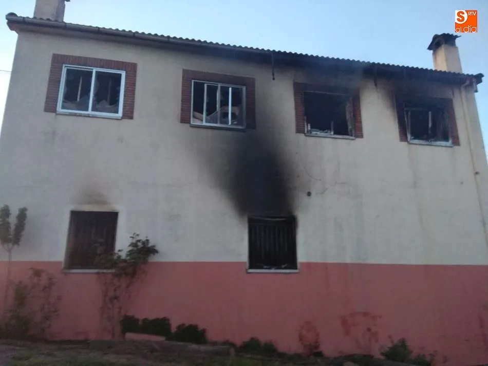 Foto 4 - Muere un bombero mientras trabajaba en la extinci&oacute;n del incendio en una vivienda de Colmenar de...