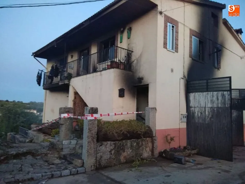 Foto 3 - Muere un bombero mientras trabajaba en la extinci&oacute;n del incendio en una vivienda de Colmenar de...