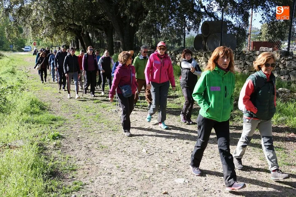 Foto 9 - M&aacute;s de 150 caminantes recorren el entorno del Sangus&iacute;n