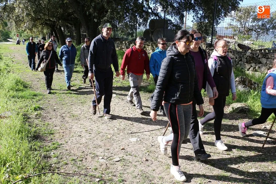 Foto 5 - M&aacute;s de 150 caminantes recorren el entorno del Sangus&iacute;n