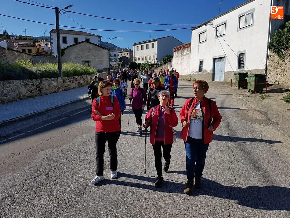 Foto 3 - M&aacute;s de 150 caminantes recorren el entorno del Sangus&iacute;n
