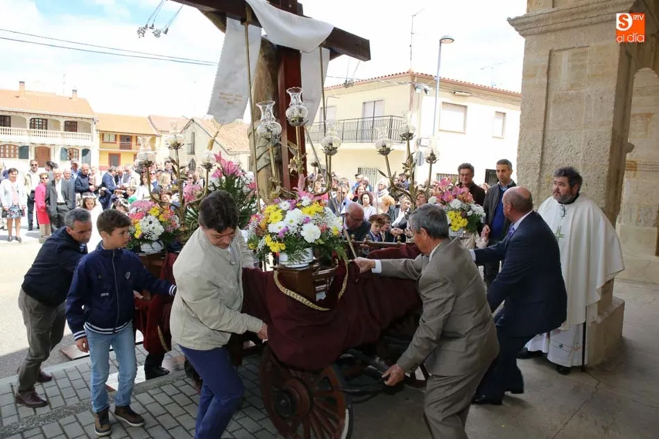 Foto 11 - Calzada de Valdunciel honra con misa y procesi&oacute;n al Cristo de la Piedad&nbsp;
