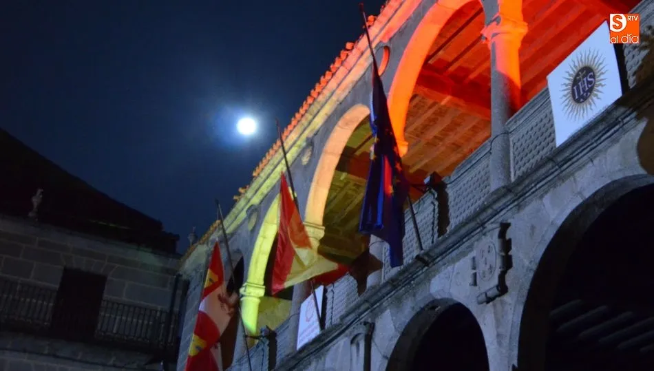 Banderas a media asta en el edificio consistorial