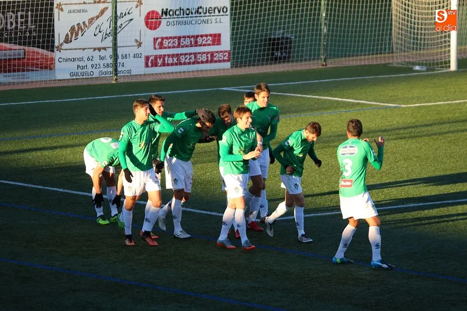 Los jugadores del CD Guijuelo celebran un gol en el partido de ida ante el Celta B en esta temporada