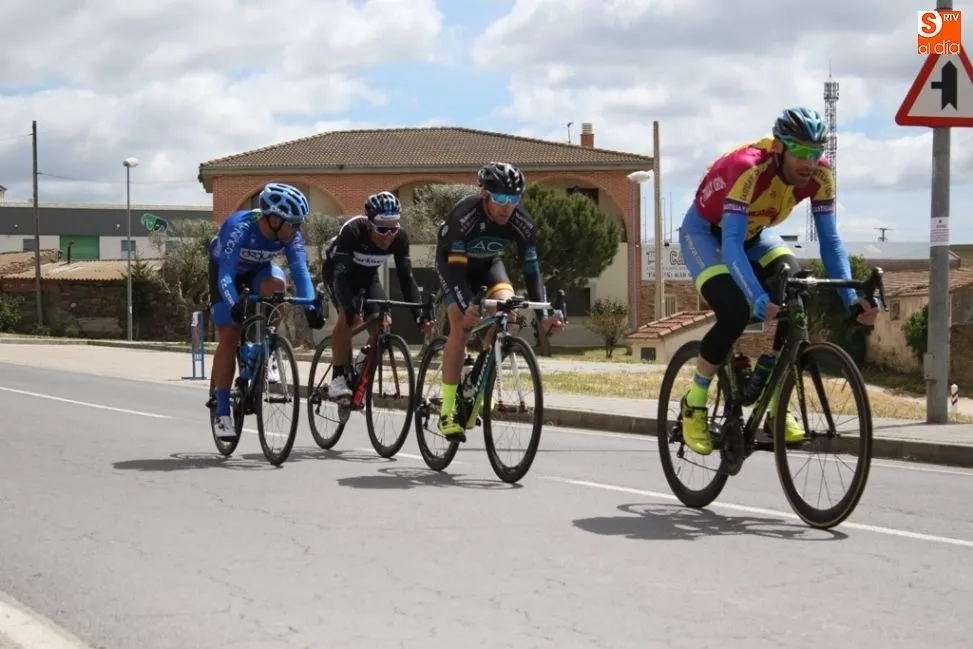 Foto 6 - Eladio Jim&eacute;nez gana al sprint el Trofeo Santa Teresa &ndash; A&ntilde;o Jubilar Teresiano  