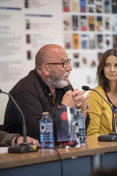 Foto 8 - Josetxu Mor&aacute;n recrea la tragedia de los refugiados que llegan a una Europa erizada de fronteras y...