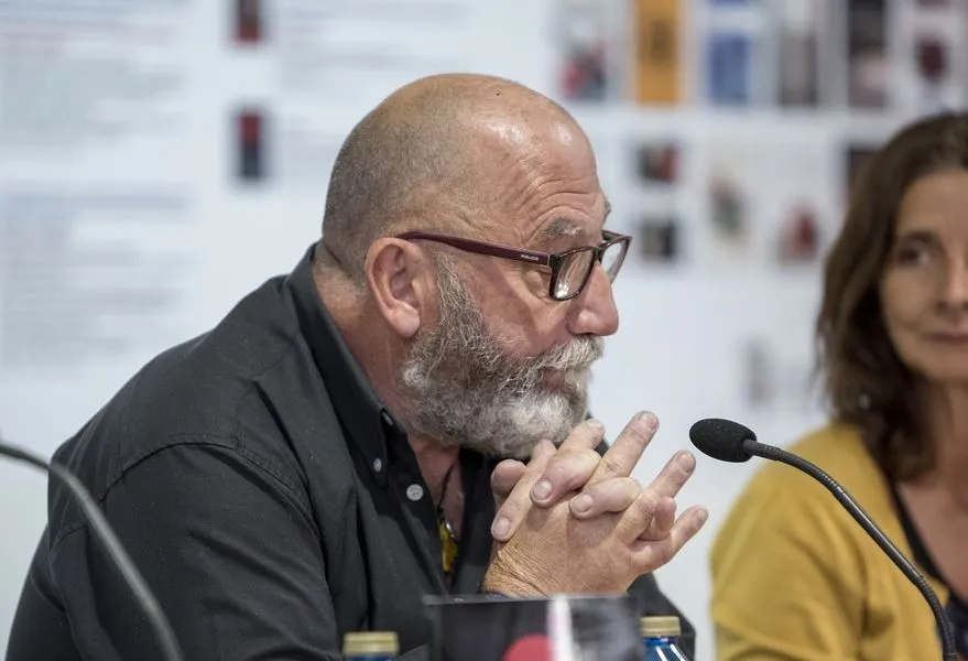 Foto 7 - Josetxu Mor&aacute;n recrea la tragedia de los refugiados que llegan a una Europa erizada de fronteras y...