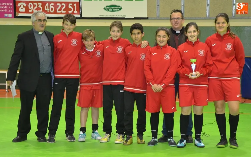 Foto 10 - Seven Pandang y Viejas Glorias triunfan en el XI Trofeo San Cayetano  