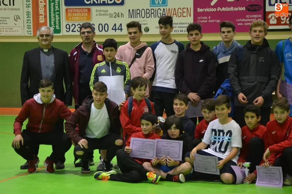 Foto 7 - Seven Pandang y Viejas Glorias triunfan en el XI Trofeo San Cayetano  