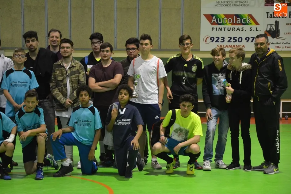 Foto 4 - Seven Pandang y Viejas Glorias triunfan en el XI Trofeo San Cayetano  