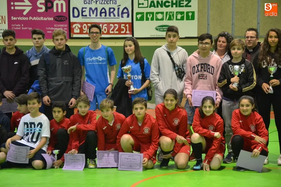 Foto 6 - Seven Pandang y Viejas Glorias triunfan en el XI Trofeo San Cayetano  