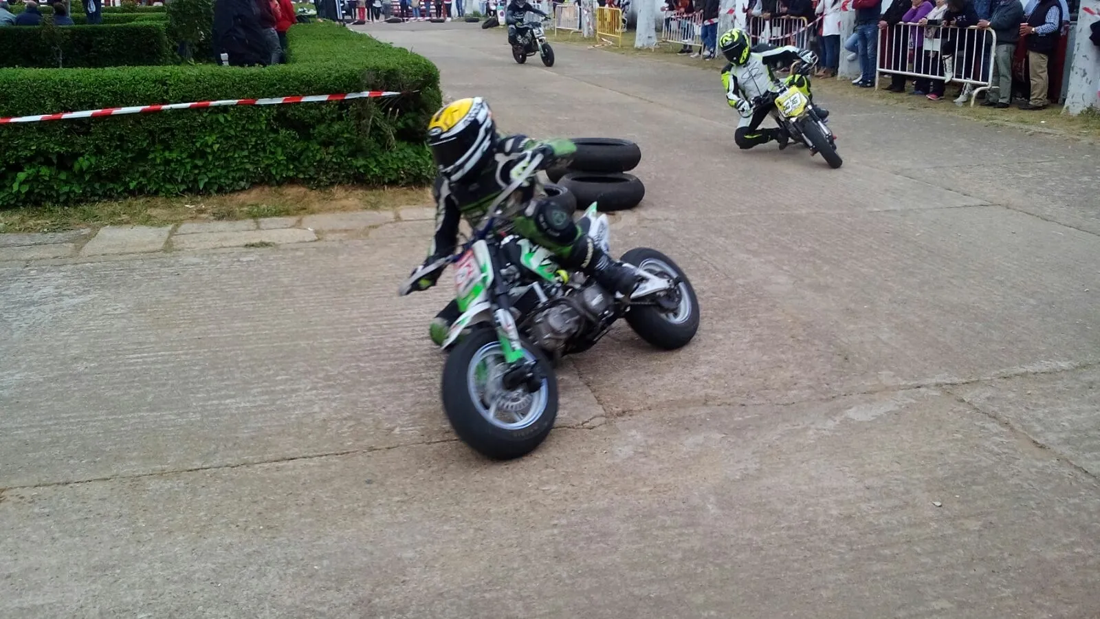 Foto 4 - &Aacute;gueda combina la tradici&oacute;n de la bendici&oacute;n de campos con el olor a gasolina de las pit bike...