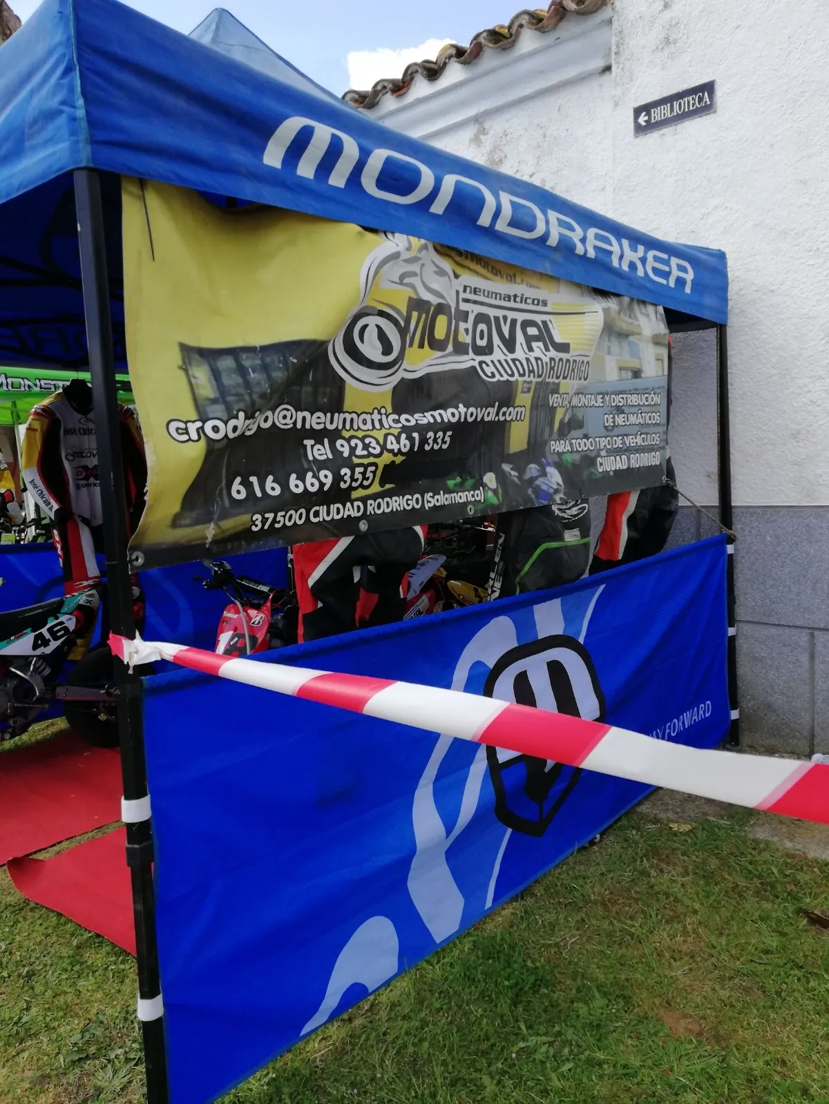 Foto 2 - &Aacute;gueda combina la tradici&oacute;n de la bendici&oacute;n de campos con el olor a gasolina de las pit bike...