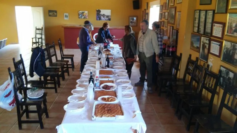 Foto 6 - Los socios de la pe&ntilde;a taurina de Eduardo Gallo disfrutan de un d&iacute;a de campo