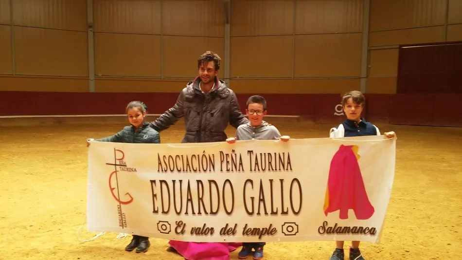 Foto 4 - Los socios de la pe&ntilde;a taurina de Eduardo Gallo disfrutan de un d&iacute;a de campo
