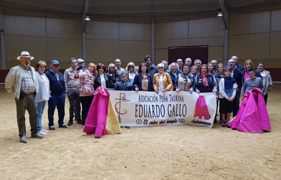 Foto 2 - Los socios de la pe&ntilde;a taurina de Eduardo Gallo disfrutan de un d&iacute;a de campo