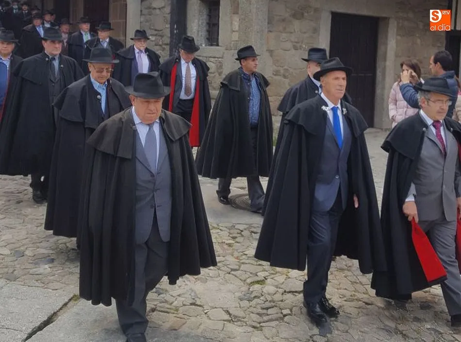 Foto 5 - Los cofrades albercanos honran al Cristo del Sudor
