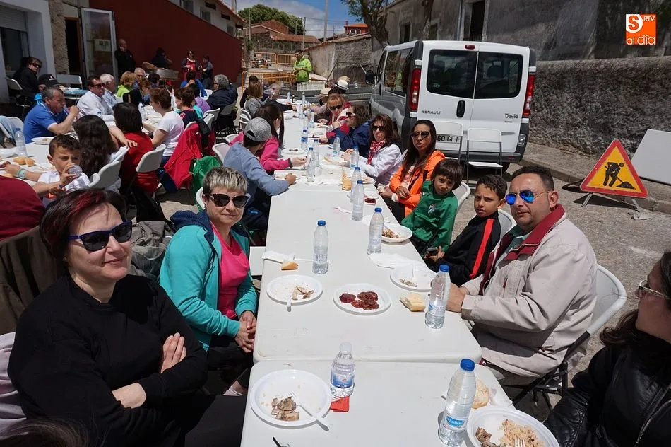 Se superó la previsión de participantes y se instalaron varias mesas en el exterior para dar cabida a todo el mundo