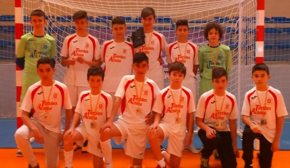 Imagen de la plantilla del III Infantil el día que jugó la final provincial