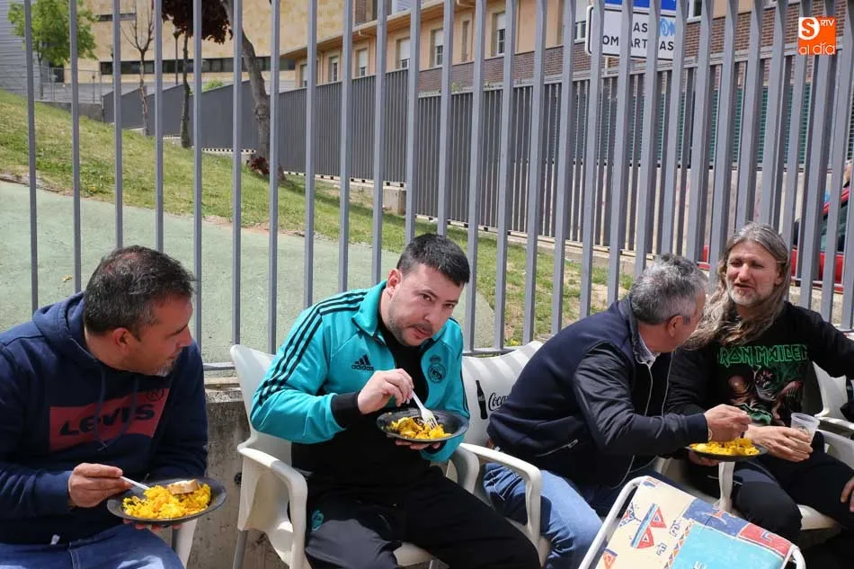Foto 6 - Gran ambiente en Villamayor con la paella popular