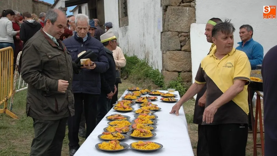 Después de finalizar los actos religiosos se repartieron más de 360 raciones de paella / FOTOS: SILVESTRE