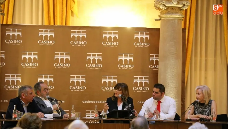 Ponentes en la Conferencia impartido en el Casino de Salamanca / Foto: Alberto Martín