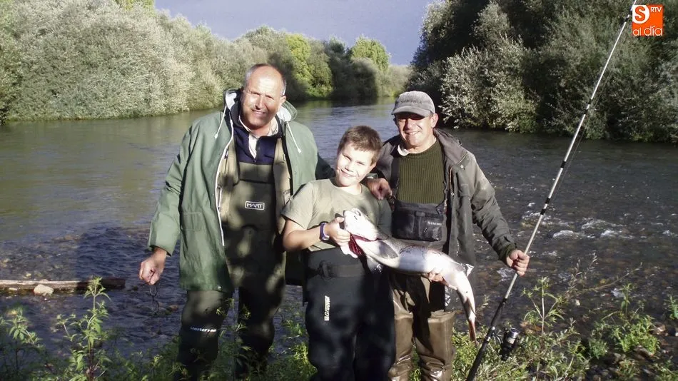 Un buen hucho capturado en el Tormes  / FOTO: JOSÉ IGNACIO HERNÁNDEZ