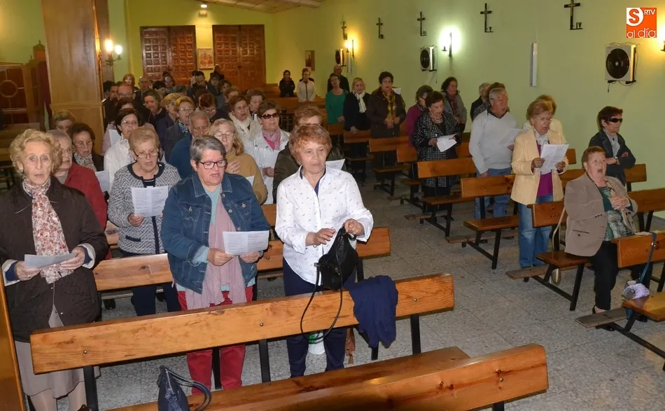 Los fieles de Fátima celebran la festividad de la Virgen que le da nombre  