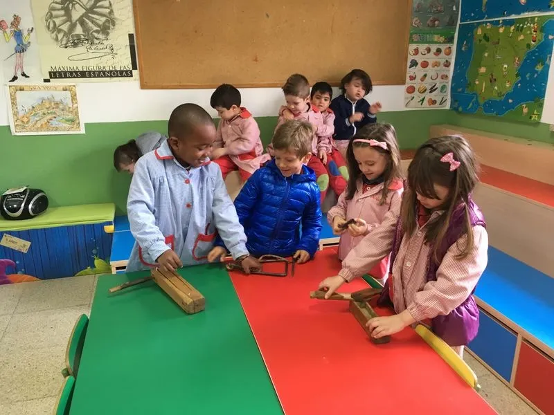 Foto 11 - Los infantiles del colegio Padres Trinitarios se asoman al pasado  